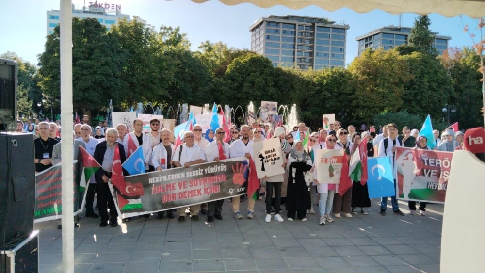 Kayseri’de sağlık çalışanları Filistin için miting düzenledi